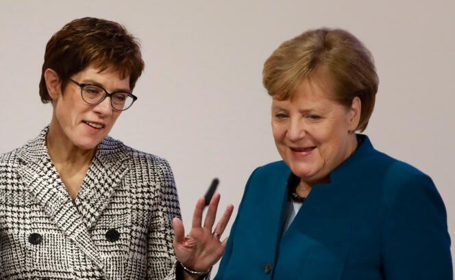 Annegret Kramp-Karrenbauer et Angela Merkel, à Hambourg, le 7 décembre.