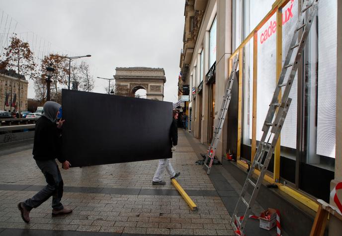 Gilets Jaunes Magasins Musées Et Métros Fermés