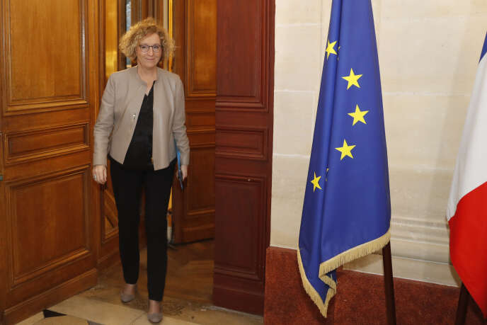 Muriel Pénicaud arrive au ministère du travail pour une réunion avec les partenaires sociaux, le 7 décembre.