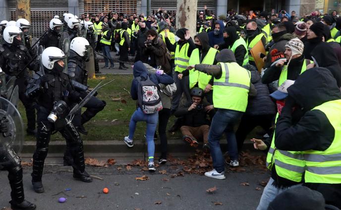 Gilets Jaunes 400 Arrestations à Bruxelles Un Policier