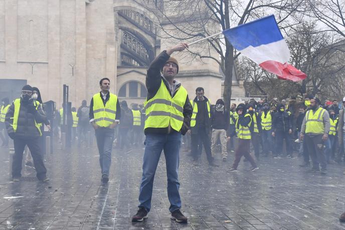 La Difficile Structuration Des Gilets Jaunes En Gironde