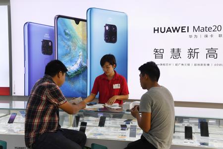 Dans une boutique Huawei, à Sanya, en Chine, le 8 décembre.