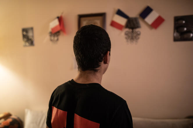 Oussama, 17 ans, chez lui : en première commerce au lycée Condorcet de Limay (Yvelines), il est resté 24 heures en garde à vue.