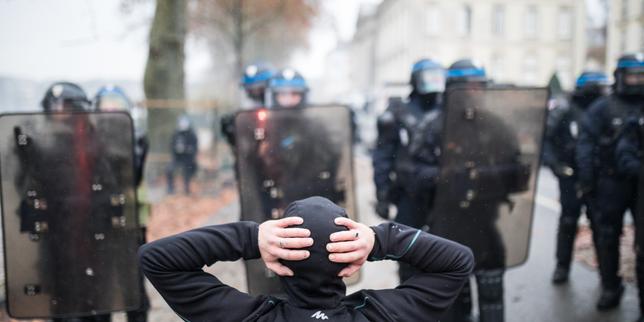 Interpellation de lycéens à Mantes-la-Jolie : l’enquête de l’IGPN classée sans suite