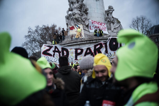 Manifestation des « gilets jaunes », à Paris, le 8 décembre.