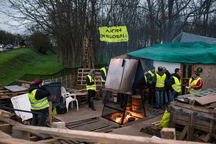 Les Gilets Jaunes Et La Fin Du Somnambulisme Politique
