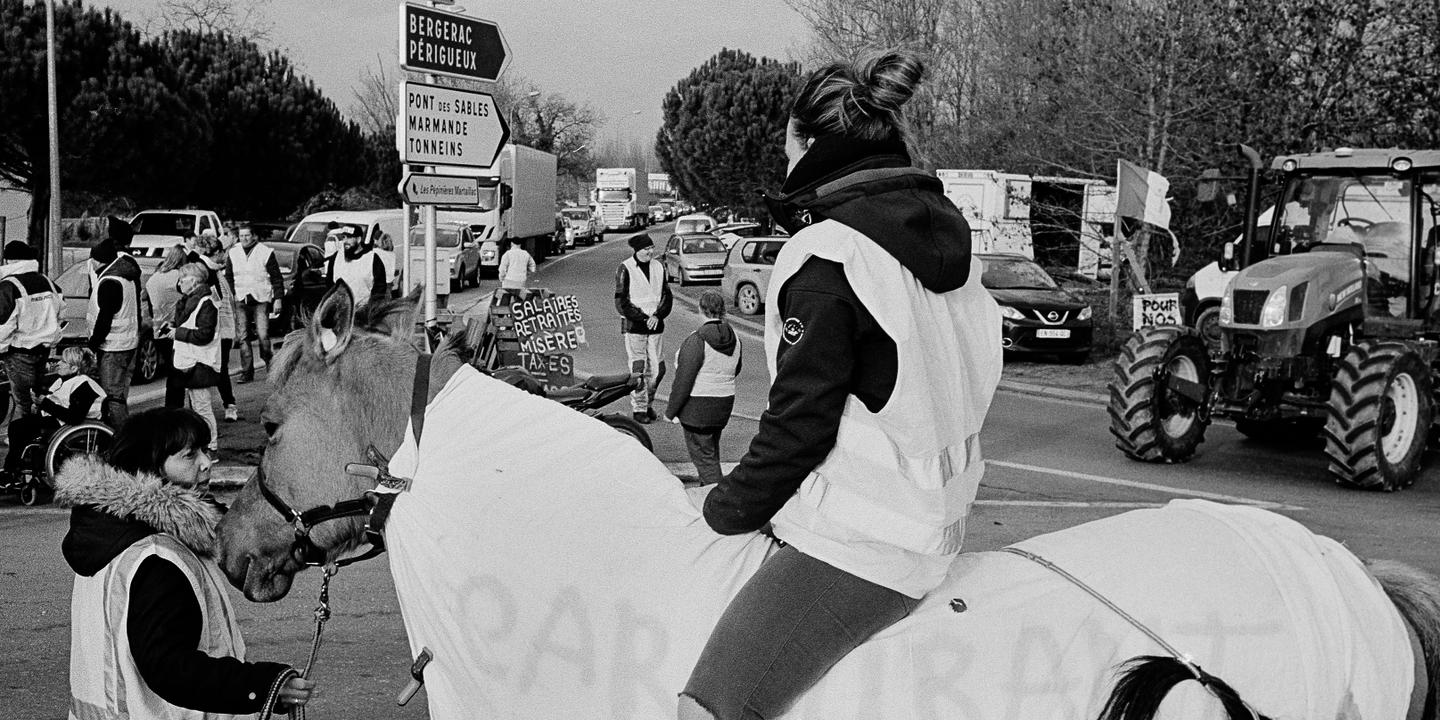 La Révolte Des Ronds Points Vue Par Le Photographe Edouard