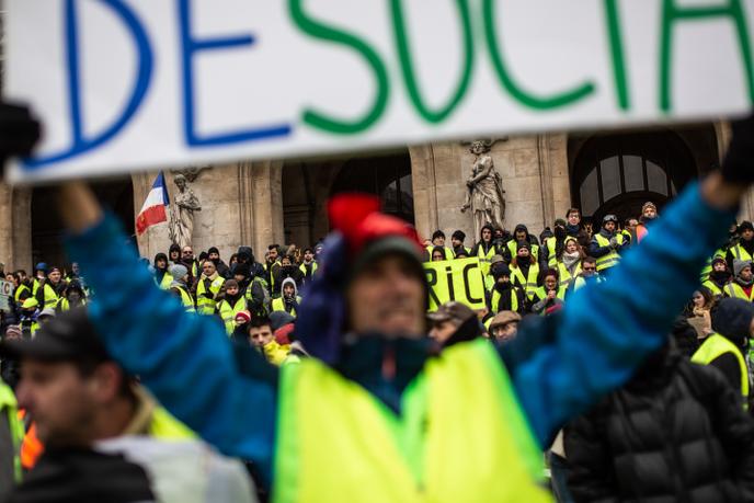 Gilets Jaunes à Paris Un Acte V Pluvieux Et Démobilisé