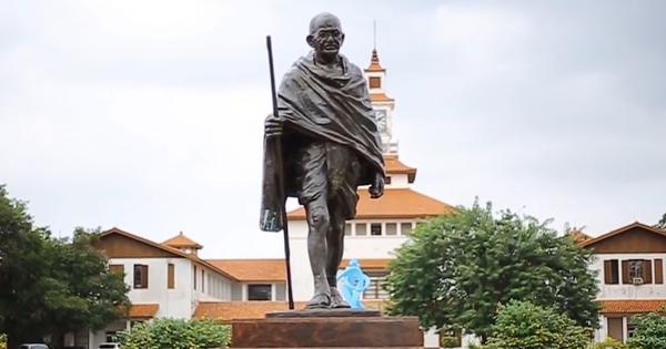 une-statue-de-gandhi-retirée-au-ghana-après-une-polémique-sur-ses-propos-racistes une-statue-de-gandhi-retirée-au-ghana-après-une-polémique-sur-ses-propos-racistes
