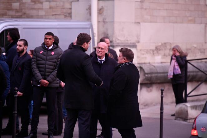 Le président de la Fédération française de rugby, Bernard Laporte, lors des funérailles de Nicolas Chauvin, le 19 décembre à Paris.