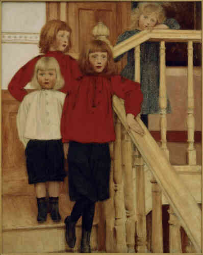 « Khnopff a fait le portrait de quatre enfants sages en s’inspirant d’une photographie. En haut des marches, la petite fille à la robe bleue appuie sa main et son visage sur la rampe de l’escalier où Khnopff a incisé sa signature. »