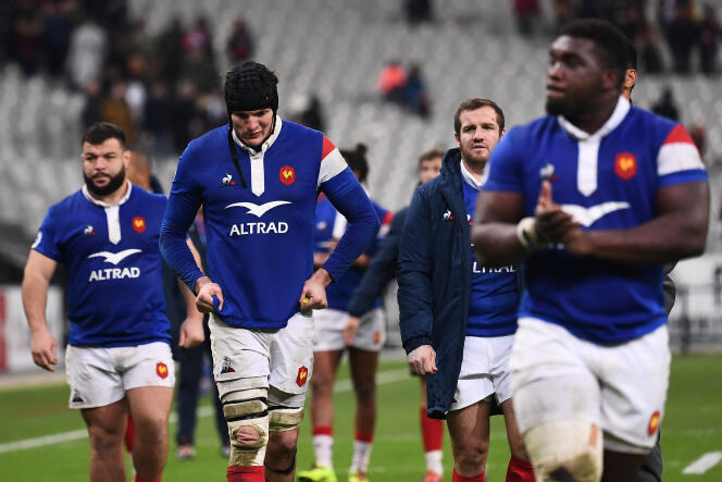 Les joueurs du XV de France après leur défaite contre les Fidjiens, le 24 novembre.