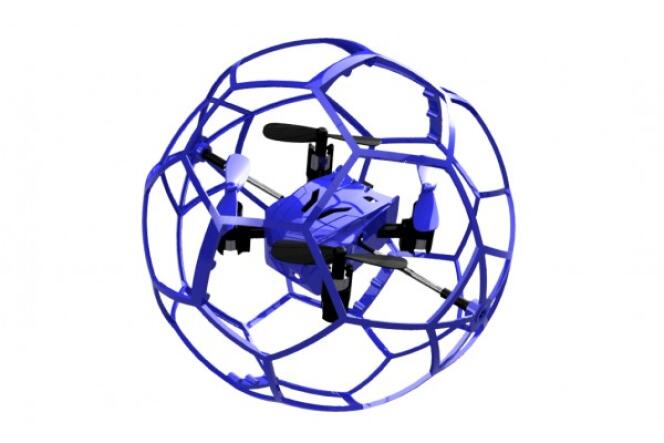 Les hélices de ce petit drone ne risquent pas de couper un enfant en bas âge.