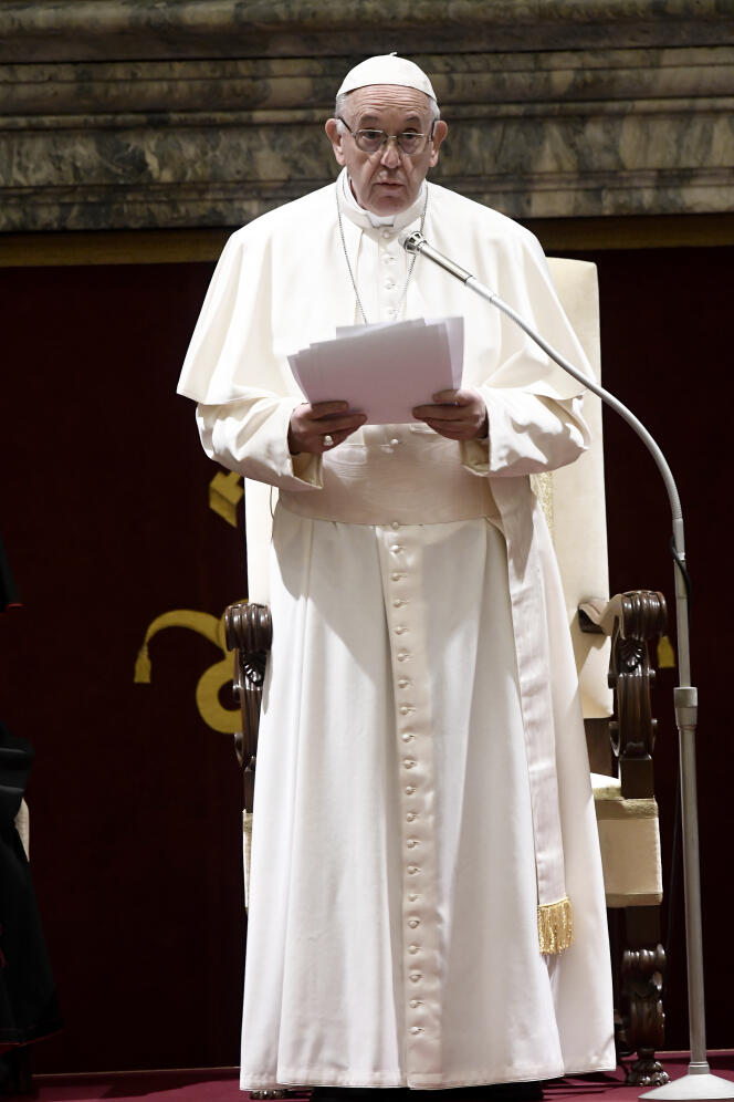 Le pape François prononçant son discours lors des vœux traditionnels à la curie romaine, au Vatican, le 21 décembre.