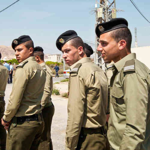 Des soldats des Forces de sécurité palestiniennes dans la ville.