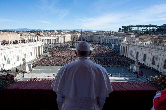 Le pape François au balcon de la basilique Saint-Pierre, au Vatican, le 25 décembre.