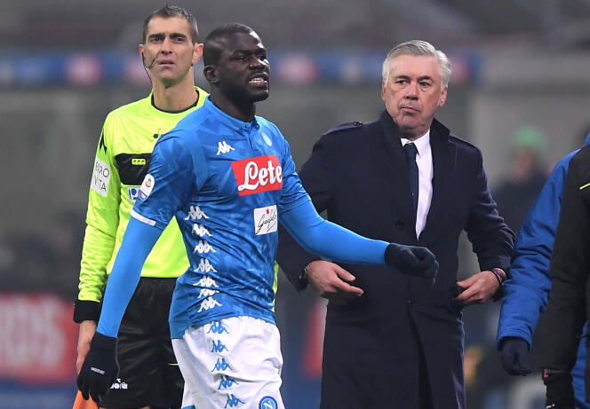 Kalidou Koulibaly a été expulsé face à l’Inter Milan pour un deuxième carton jaune. Il était la cible depuis le début du match de cris de singe venus des tribunes milanaises.