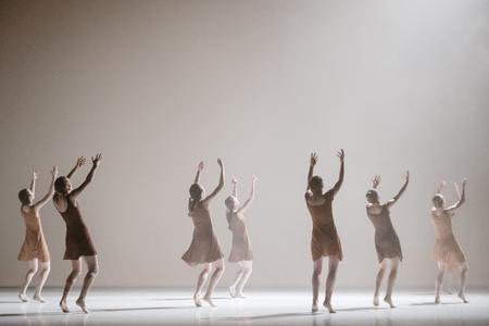 « The Art of Not Looking Back » dans sa nouvelle version, chorégraphié par Hofesh Shechter au Palais Garnier, à Paris.