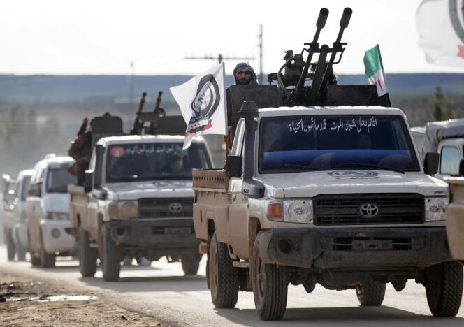 Un convoi de l’Armée nationale syrienne, qui regroupe des rebelles soutenus par la Turquie, près de Manbij (Syrie), le 28 décembre.
