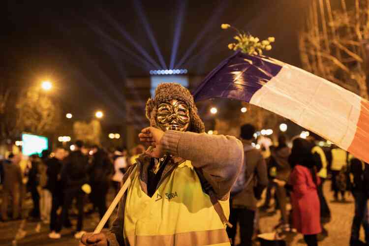 Selon la préfecture de police, seuls 200 « gilets jaunes » se sont réunis sur les Champs-Elysées.