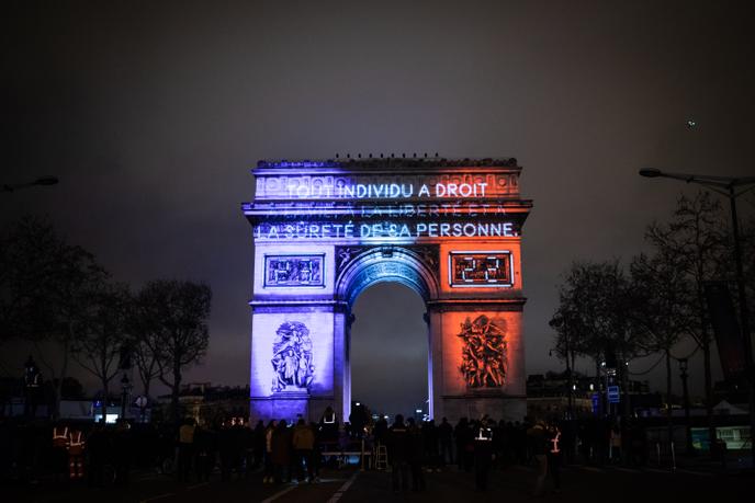 Je Viens Faire La Fête En Colère Un Réveillon Sur Les