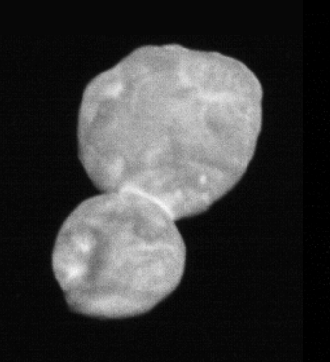 Image la plus précise disponible à ce jour d’Ultima Thulé, prise le 1er janvier par la sonde New Horizons. D’un bout à l’autre, l’objet mesure environ 33 kilomètres.