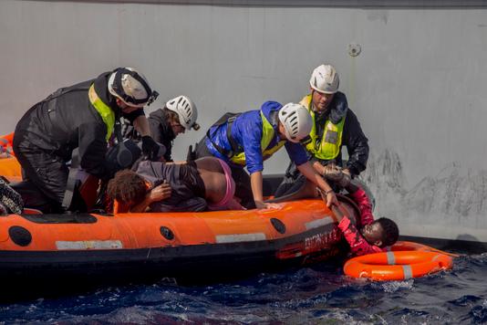 ALESSIO PADUANO / AFP Le 6 novembre 2017, l’équipage de Sea-Watch a secouru 58 personnes après le naufrage d’une embarcation au large des côtes libyennes.