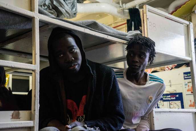 Les conditions sanitaires se détériorent pour les migrants à bord du bateau le Sea-Watch 3, au large de Malte le 5 janvier 2018.