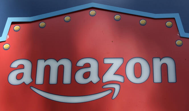 Le logo Amazon sur l’un des entrepôts du géant de la distribution en ligne à Los Angeles (Californie).