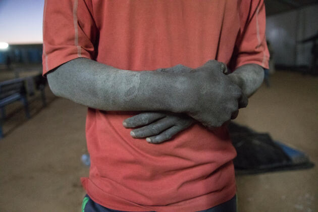 Maloumané, 22 ans, sénégalais, a été arrêté à Tamanrasset en novembre. Les policiers lui ont pris ont pris son argent et son téléphone. Il veut rentrer chez lui en Casamance. BACHIR POUR LE MONDE