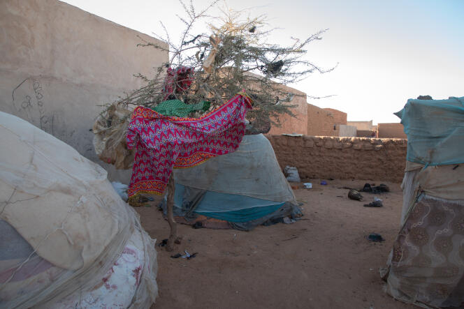 Quartier Abzyn, à Agadez. Plusieurs familles originaires de Matamèye, dans la région de Zinder, habitent en périphérie d’Agadez dans des conditions très précaires.