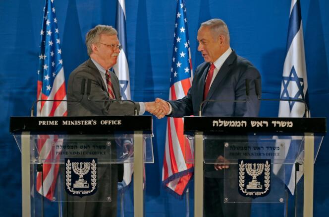 Le conseiller américain à la sécurité nationale, John Bolton, lors de sa rencontre avec le premier ministre israélien, Benjamin Nétanyahou, à Jérusalem, le 6 janvier.