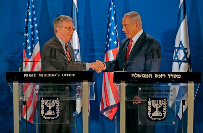Le conseiller américain à la sécurité nationale, John Bolton, lors de sa rencontre avec le premier ministre israélien, Benjamin Nétanyahou, à Jérusalem, le 6 janvier.