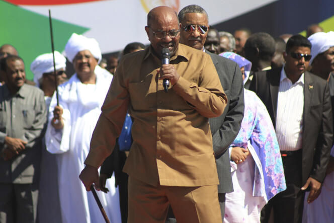 Le président soudanais, Omar al-Béchir, s’adresse à ses partisans lors d’un rassemblement à Khartoum (Soudan), le mercredi 9 janvier 2019. Une intervention après trois semaines de manifestations antigouvernementales. (AP Photo/Mahmoud Hjaj)