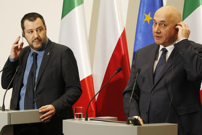 Les ministres de l’intérieur italien, Matteo Salvini (à gauche), et polonais, Joachim Brudzinski, le 9 janvier à Varsovie.