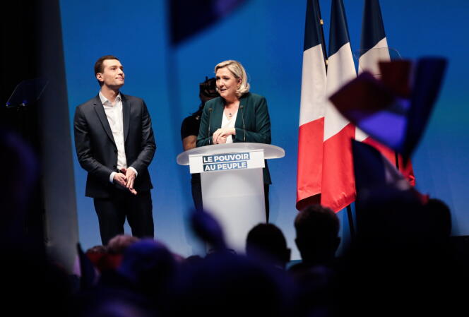 Marine Le Pen et Jordan Bardella, la tête de la liste du RN pour les élections européennes, à Paris, le 13 janvier.