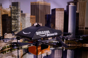 Un drone de livraison d’Amazon exposé à l’Intrepid Sea-Air-Space Museum de New York, en mai 2017.
