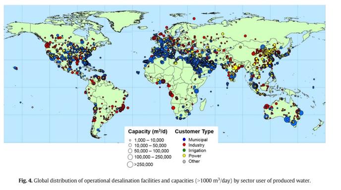 Distribución de instalaciones de desalinización y capacidades operativas (> 1000 m3 / día) en todo el mundo.