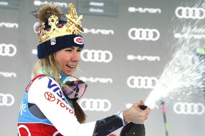 L’Américaine Mikaela Shiffrin sur le podium du slalom géant de Kronplatz (Italie), le 15 janvier.