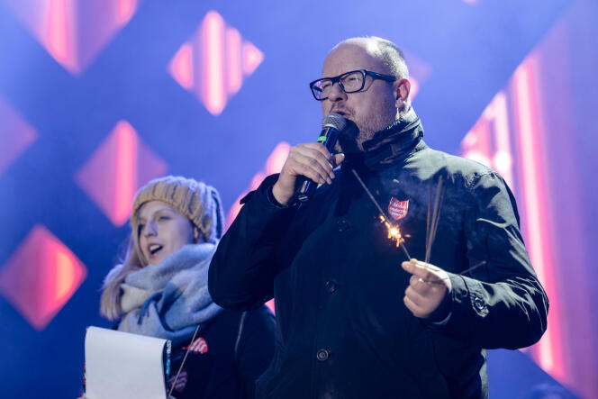 Le maire de Gdansk Pawel Adamowicz s’exprime lors d’un événement caritatif quelques instants avant d’être attaqué, le 13 janvier.