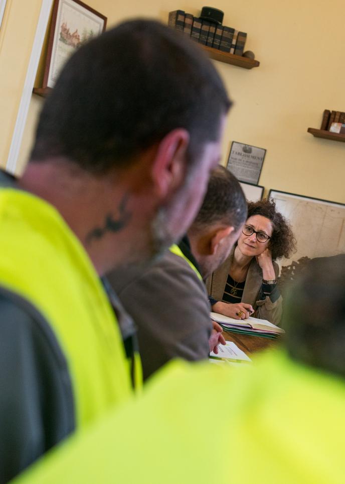 Emmanuelle Wargon a reçu pendant 45 mn une délégation de « gilets jaunes » du rond point de Brionne dans l'Eure, le 15 janvier.
