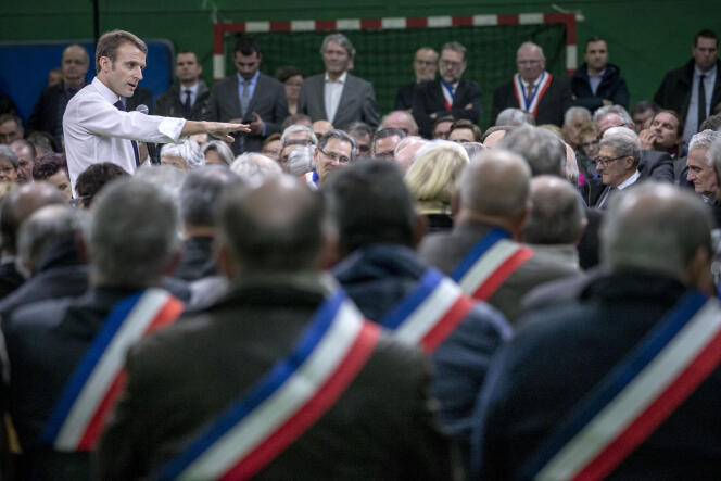 Emmanuel Macron au lancement du grand débat national, à Grand-Bourgtheroulde (Eure), le 15 janvier.