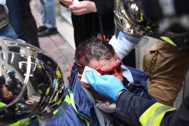 Un manifestant blessé par un tir de LBD à Bordeaux, le 12 janvier 2019.