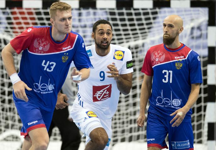 Against Russia, Melvyn Richardson (No. 9) played his first match in international competition in the blue jersey, fourteen years after the retirement of his father.