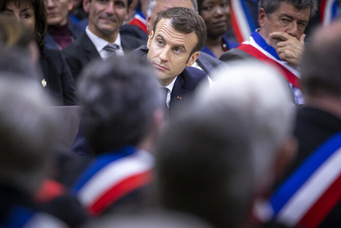 Emmanuel Macron lors d’un échange avec des maires pour le grand débat national, le 18 janvier à Souillac.