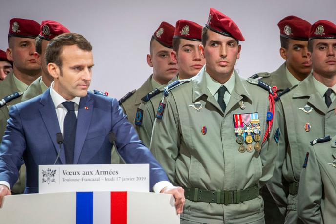 Le Moral Est Bon A Toulouse Macron Presente Ses Vœux Et Sonde L Etat D Esprit Des Troupes