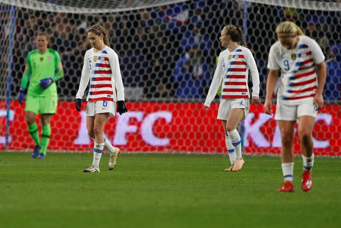 The American players are disappointed by the defeat of their team.