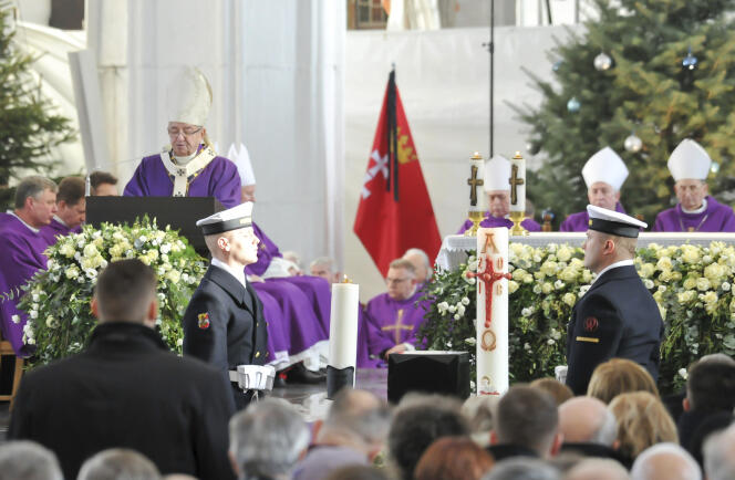 Slawoj Leszek Glodz, à l’époque archevêque de Gdansk, le 19 janvier 2019 lors des funérailles du maire de la ville, Pawel Adamowicz.
