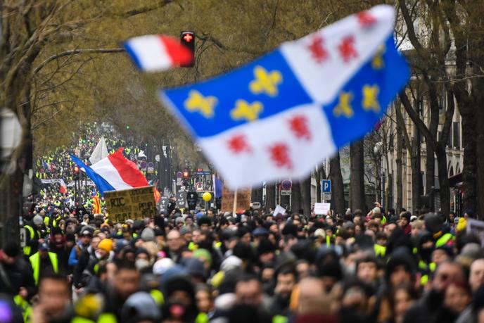 Les Gilets Jaunes Restent Mobilisés Après Le Lancement
