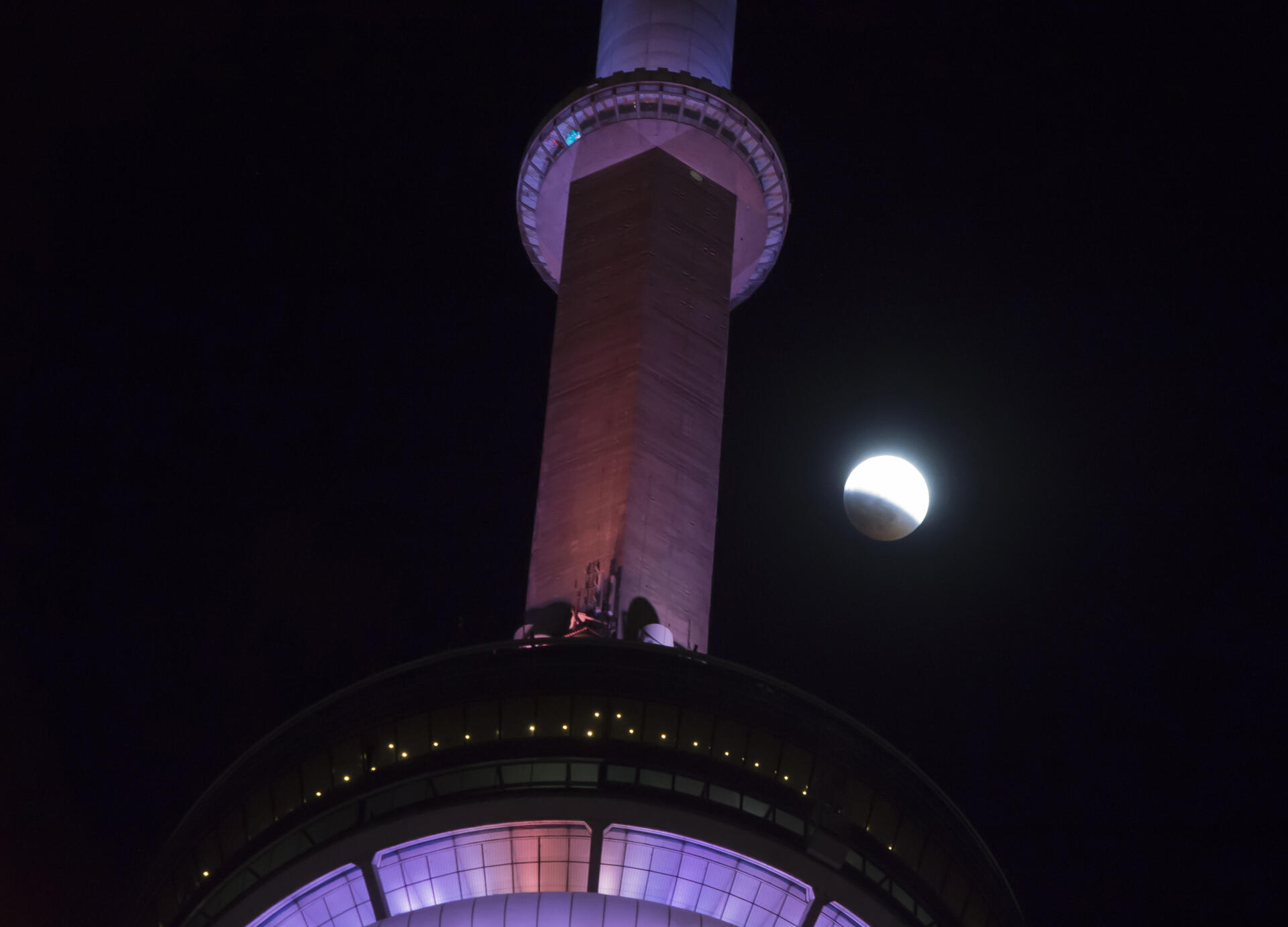 L’éclipse vue de Toronto, au Canada.